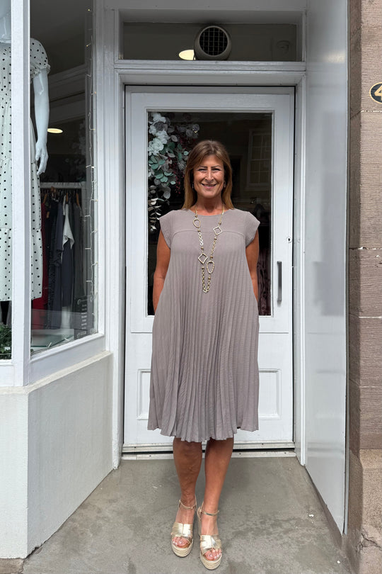 Mocha Plain Pleated Midi Dress